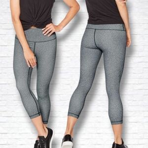 Lululemon Wunder Under Crop (Hi-Rise) (Full-On Luxtreme 21") Size 4